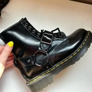 【値下げ可】Dr. Martens 1460 HARNESS 8EYE BOOT 1460 Harness Leather Lace Up Boots in Black | Dr. Martens